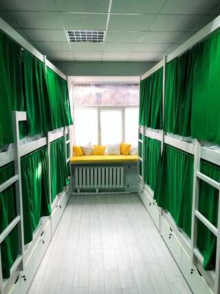 Хостелы Ride Hostel Харьков Спальное место на двухъярусной кровати в общем номере для мужчин и женщин-9